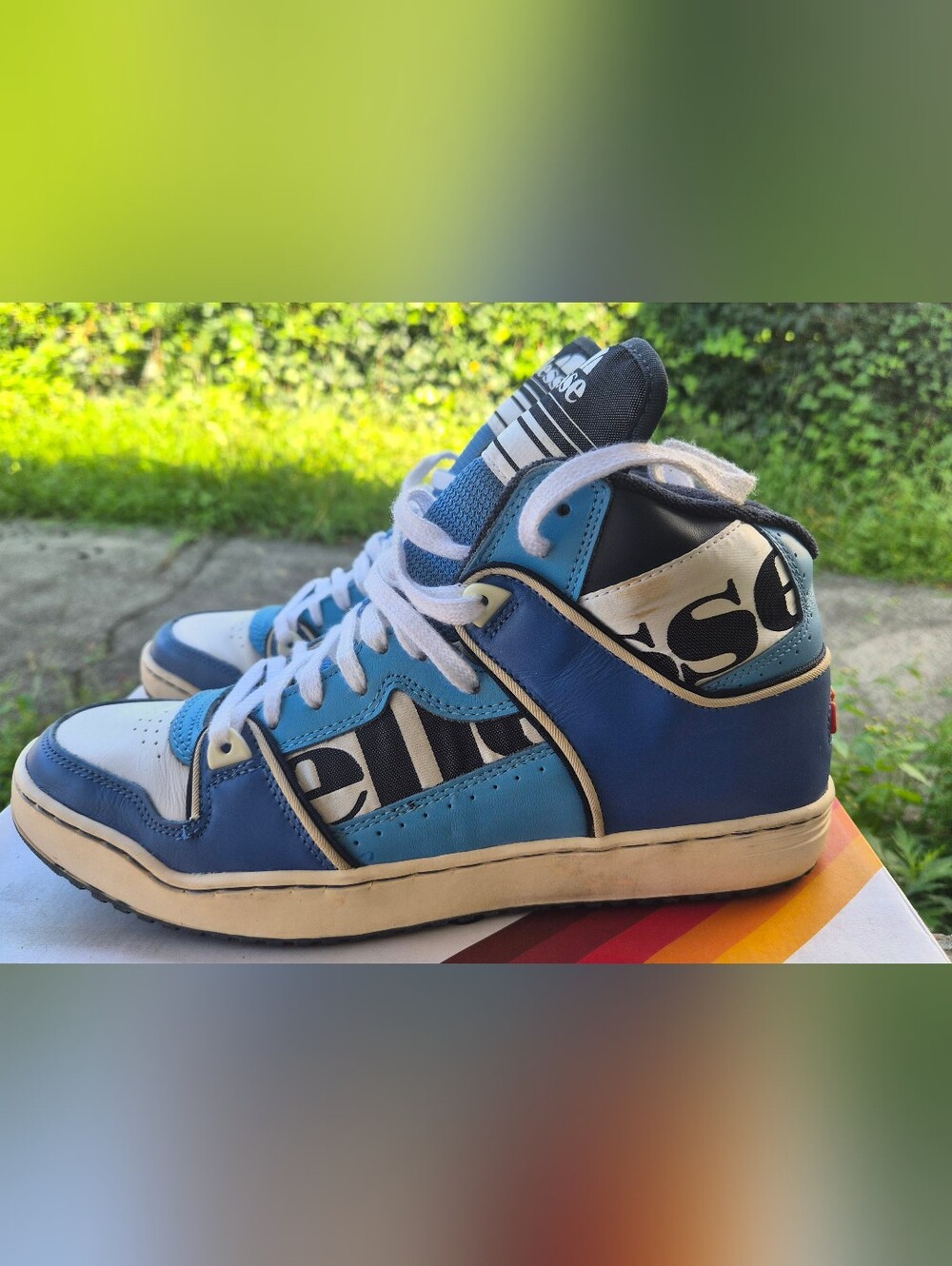 Mens CLASSIC "ELLESE ASSIST 1" Blue/Navy Sneakers - SIZE 10.5 PRE OWNED.